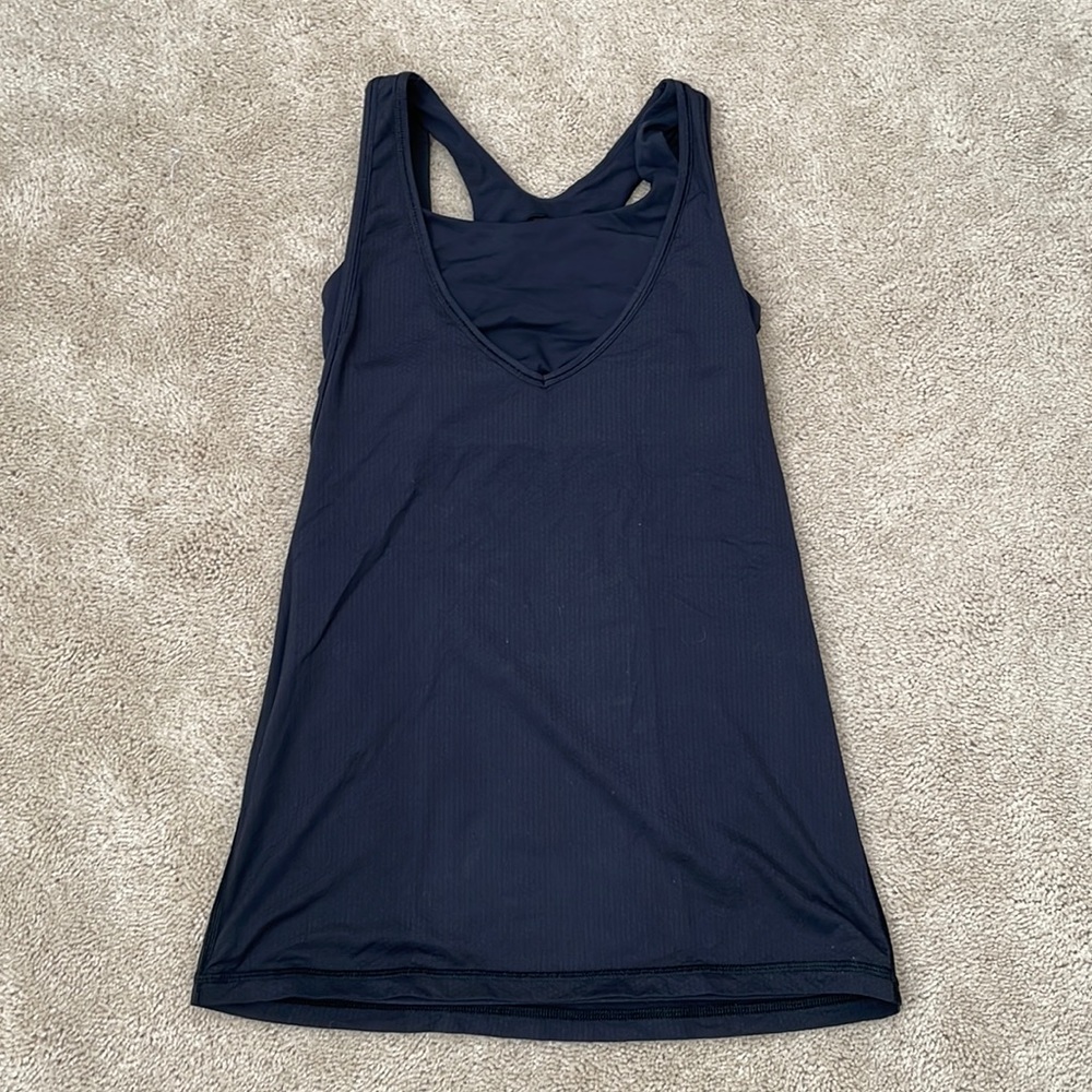 EUC black Lululemon tank with built in bra. Sz 4.